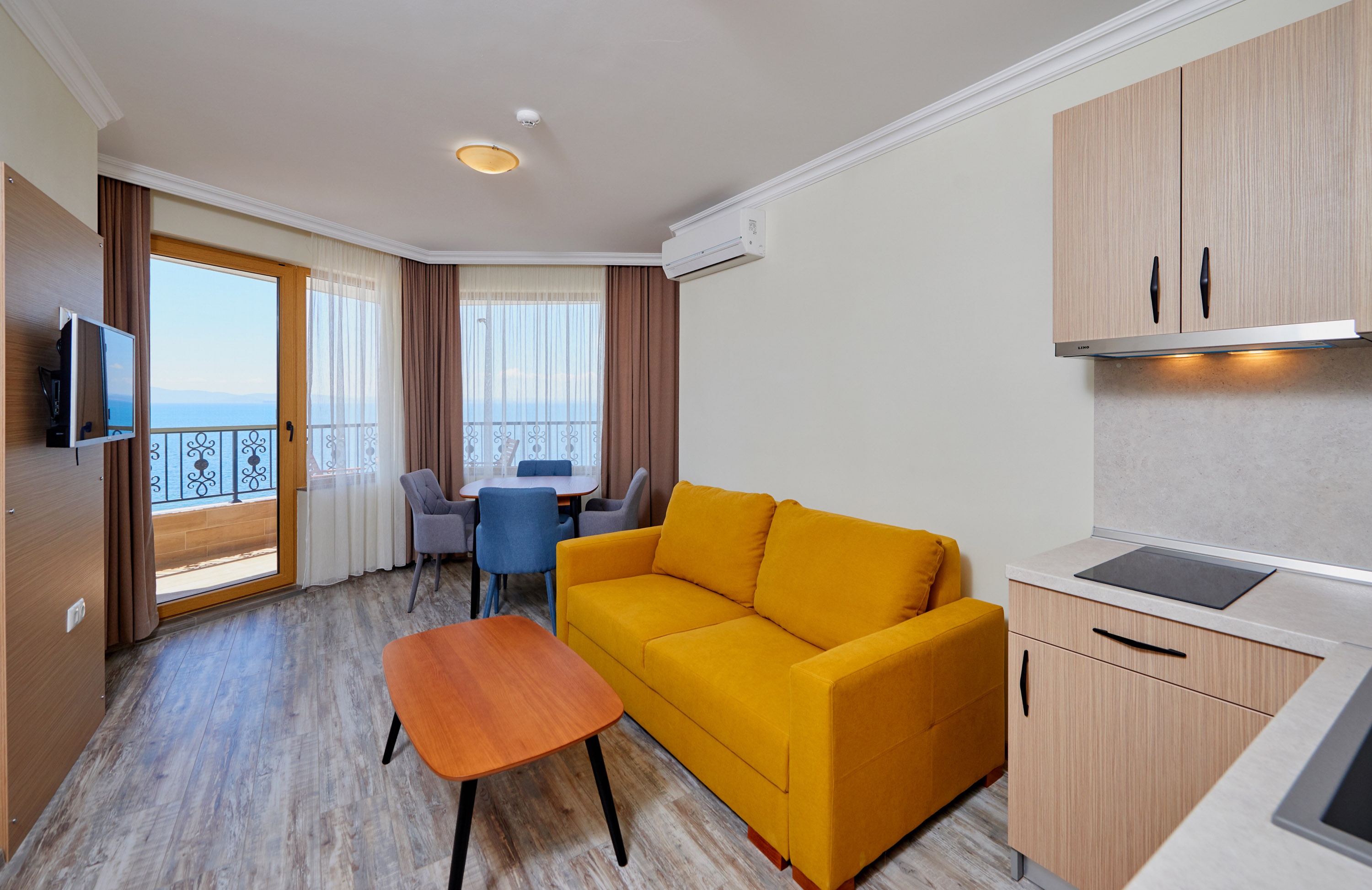 Магазин с шоу кукинг в Crotiria Beach